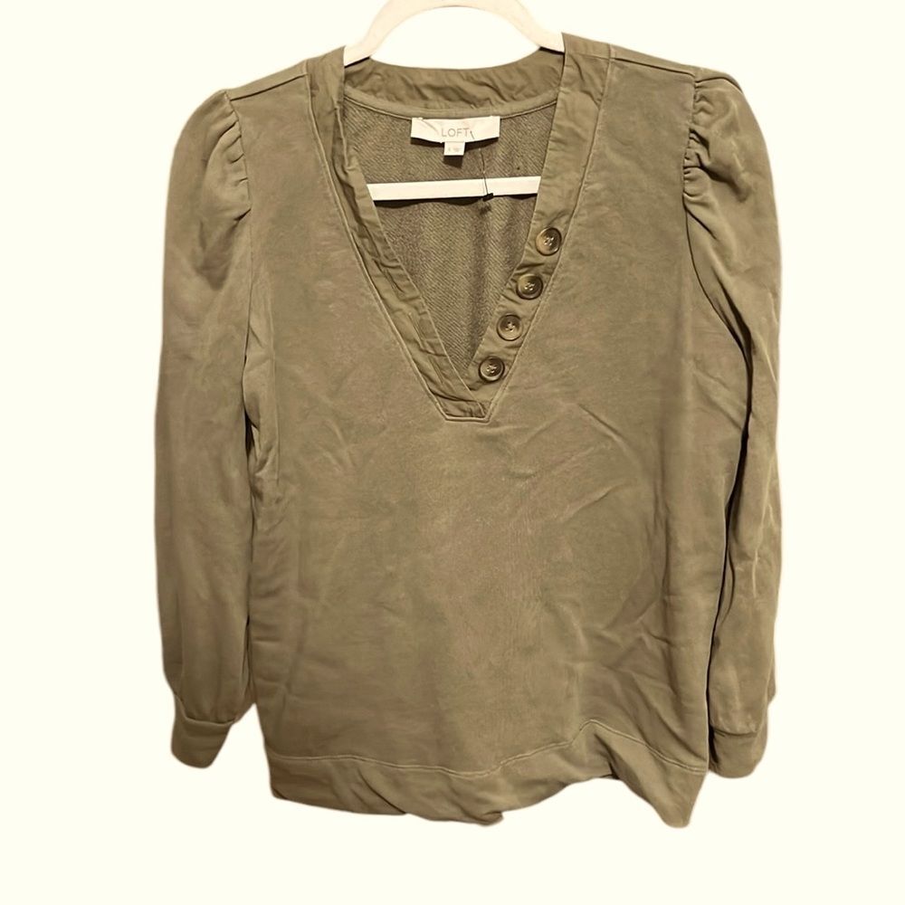 Loft Olive Green Lightweight Puff Sleeve Sweatshirt Faux Buttons 20.5“ P2P Sz S